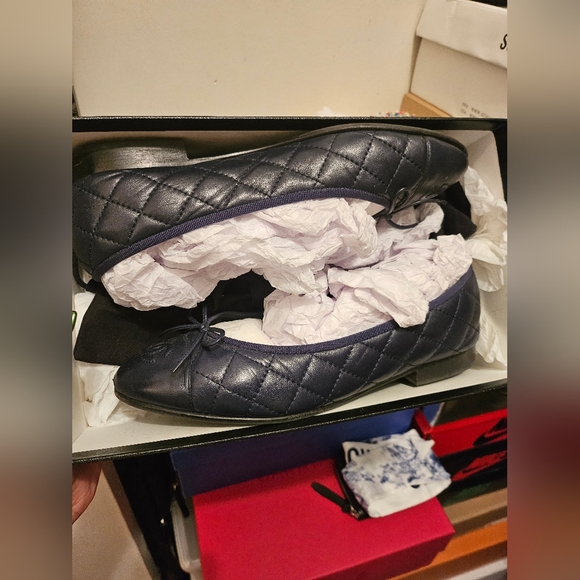 Authentic Chanel Ballerinas - Picture 5 of 9